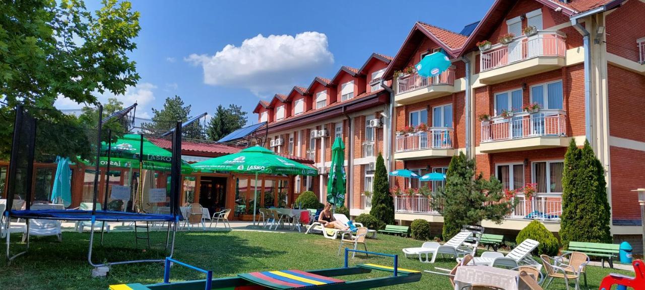 Hotel Ravni Gaj Knic ภายนอก รูปภาพ