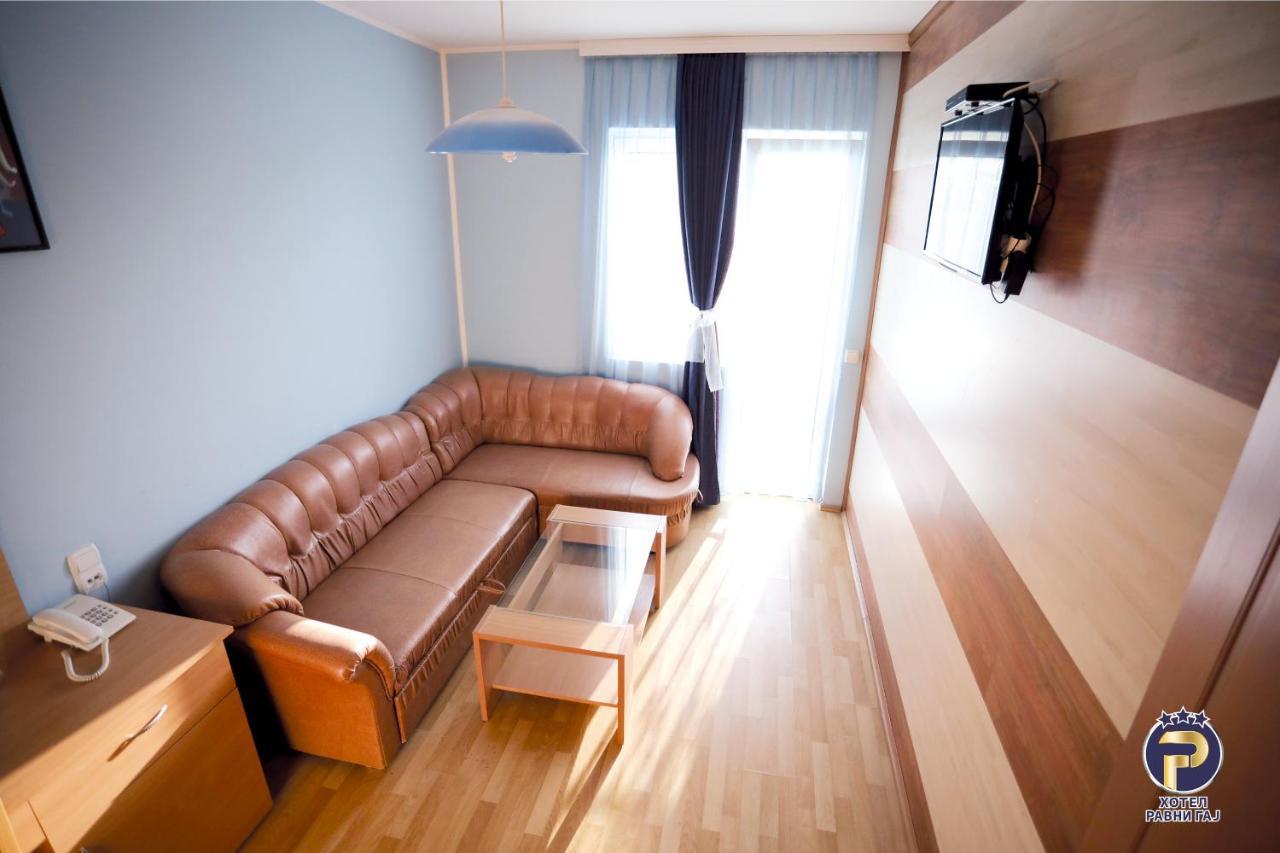 Hotel Ravni Gaj Knic ภายนอก รูปภาพ