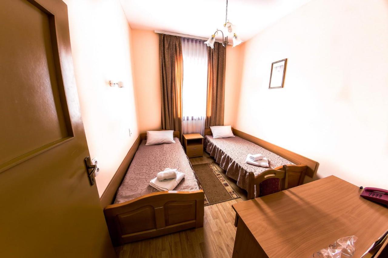 Hotel Ravni Gaj Knic ภายนอก รูปภาพ