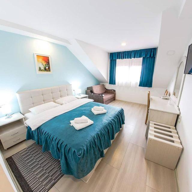 Hotel Ravni Gaj Knic ภายนอก รูปภาพ